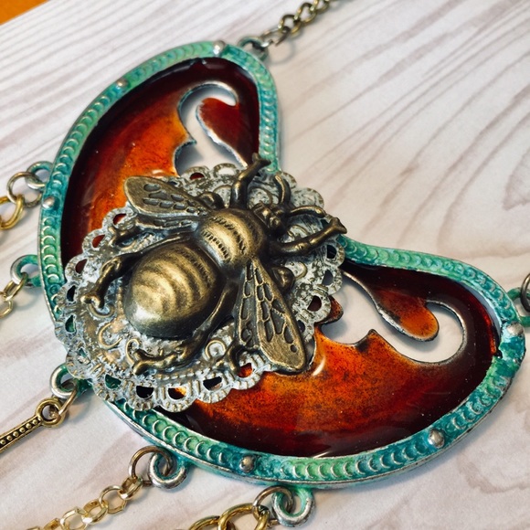 Mixed media steampunk cosplay bee necklace - Picture 6 of 11